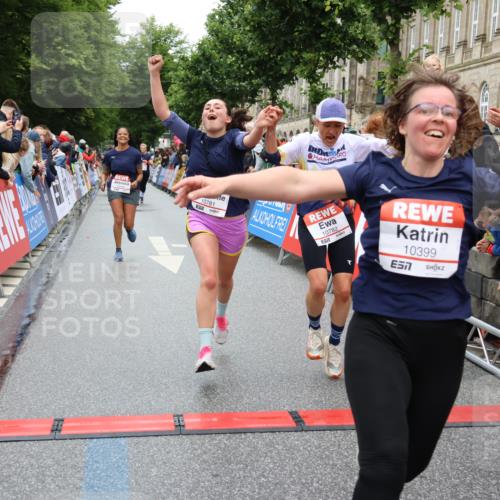 14.06.2026 - REWE Women's Run Strokosch-Dieckow http://msf.ph/oto/9776213 14.06.2026 09:56:49 Ziel 10156, 10399, 10438, 10465, 10547, 10781, 10782, 11007, 11415, 11516 meine-sportfotos.de