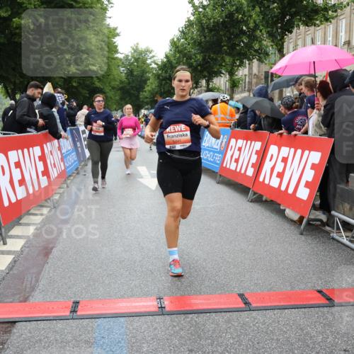 14.06.2026 - REWE Women's Run Strokosch-Dieckow http://msf.ph/oto/9776220 14.06.2026 11:06:37 Ziel 5071, 5075, 5076, 5084, 5134, 5222, 5283, 5441, 5480, 5491, 5501, 5574, 5605, 5722, 5775, 5829, 6024, 6067 meine-sportfotos.de