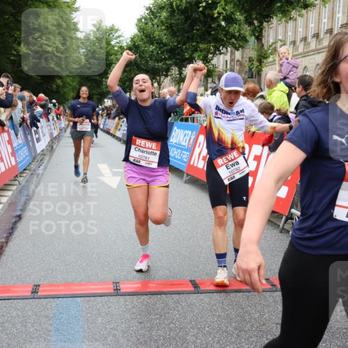 14.06.2026 - REWE Women's Run Strokosch-Dieckow http://msf.ph/oto/9776308 14.06.2026 09:56:49 Ziel 10156, 10399, 10438, 10465, 10547, 10781, 10782, 11007, 11415, 11516 meine-sportfotos.de