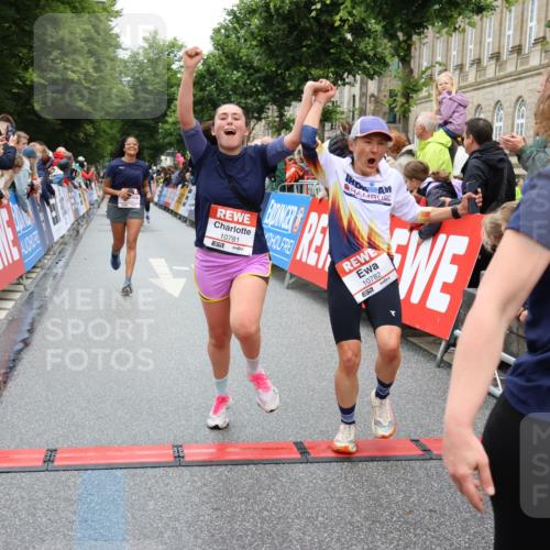 14.06.2026 - REWE Women's Run Strokosch-Dieckow http://msf.ph/oto/9776333 14.06.2026 09:56:49 Ziel 10156, 10399, 10438, 10465, 10547, 10781, 10782, 11007, 11415, 11516 meine-sportfotos.de