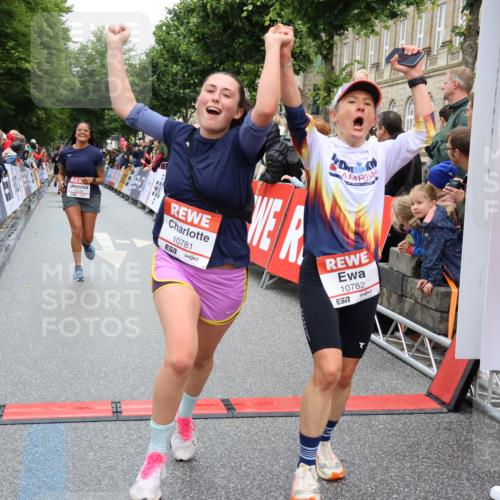 14.06.2026 - REWE Women's Run Strokosch-Dieckow http://msf.ph/oto/9776595 14.06.2026 09:56:50 Ziel 10156, 10399, 10438, 10465, 10547, 10781, 10782, 11007, 11283, 11415, 11516 meine-sportfotos.de