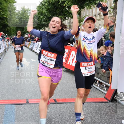 14.06.2026 - REWE Women's Run Strokosch-Dieckow http://msf.ph/oto/9776617 14.06.2026 09:56:50 Ziel 10156, 10399, 10438, 10465, 10547, 10781, 10782, 11007, 11283, 11415, 11516 meine-sportfotos.de