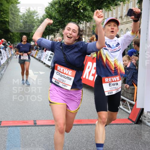 14.06.2026 - REWE Women's Run Strokosch-Dieckow http://msf.ph/oto/9776662 14.06.2026 09:56:50 Ziel 10156, 10399, 10438, 10465, 10547, 10781, 10782, 11007, 11283, 11415, 11516 meine-sportfotos.de
