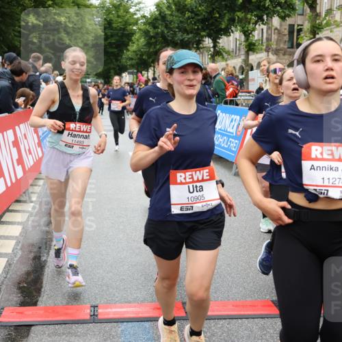 14.06.2026 - REWE Women's Run Strokosch-Dieckow http://msf.ph/oto/9776702 14.06.2026 10:00:54 Ziel 10030, 10042, 10043, 10101, 10198, 10454, 10905, 11205, 11229, 11278, 11324, 11422, 11493 meine-sportfotos.de