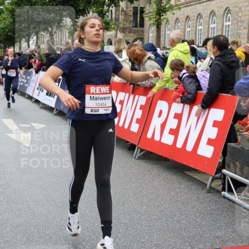 14.06.2026 - REWE Women's Run Strokosch-Dieckow http://msf.ph/oto/9776723 14.06.2026 10:00:57 Ziel 10042, 10043, 10101, 10198, 10454, 10805, 10905, 11205, 11229, 11278, 11324, 11422, 11483, 11493 meine-sportfotos.de