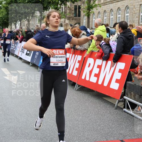 14.06.2026 - REWE Women's Run Strokosch-Dieckow http://msf.ph/oto/9776756 14.06.2026 10:00:57 Ziel 10042, 10043, 10101, 10198, 10454, 10805, 10905, 11205, 11229, 11278, 11324, 11422, 11483, 11493 meine-sportfotos.de