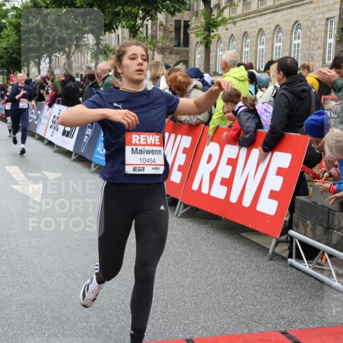 14.06.2026 - REWE Women's Run Strokosch-Dieckow http://msf.ph/oto/9776778 14.06.2026 10:00:57 Ziel 10042, 10043, 10101, 10198, 10454, 10805, 10905, 11205, 11229, 11278, 11324, 11422, 11483, 11493 meine-sportfotos.de