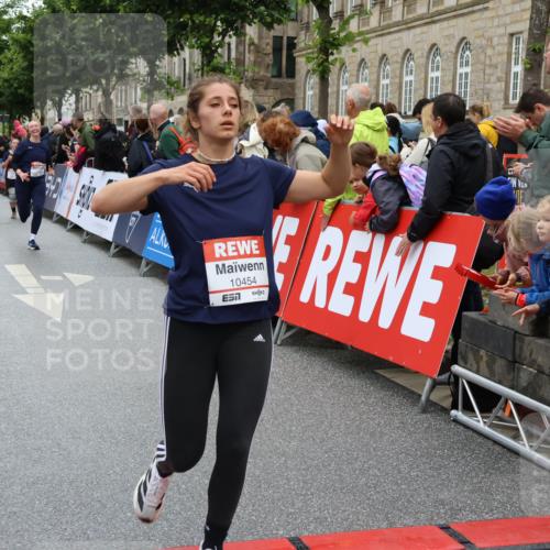 14.06.2026 - REWE Women's Run Strokosch-Dieckow http://msf.ph/oto/9776839 14.06.2026 10:00:57 Ziel 10042, 10043, 10101, 10198, 10454, 10805, 10905, 11205, 11229, 11278, 11324, 11422, 11483, 11493 meine-sportfotos.de