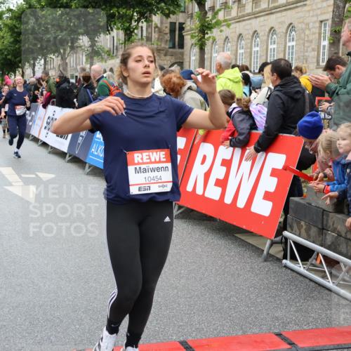 14.06.2026 - REWE Women's Run Strokosch-Dieckow http://msf.ph/oto/9776861 14.06.2026 10:00:57 Ziel 10042, 10043, 10101, 10198, 10454, 10805, 10905, 11205, 11229, 11278, 11324, 11422, 11483, 11493 meine-sportfotos.de