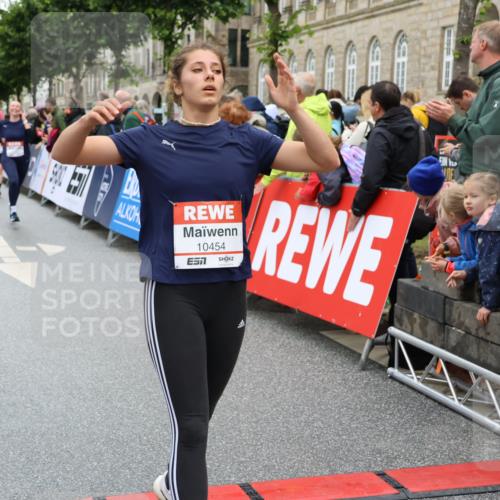 14.06.2026 - REWE Women's Run Strokosch-Dieckow http://msf.ph/oto/9776903 14.06.2026 10:00:57 Ziel 10042, 10043, 10101, 10198, 10454, 10805, 10905, 11205, 11229, 11278, 11324, 11422, 11483, 11493 meine-sportfotos.de