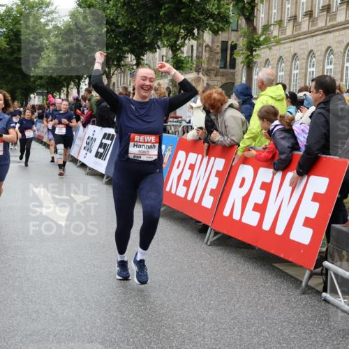 14.06.2026 - REWE Women's Run Strokosch-Dieckow http://msf.ph/oto/9776921 14.06.2026 10:00:59 Ziel 10042, 10043, 10101, 10198, 10454, 10805, 10905, 11205, 11229, 11278, 11324, 11422, 11483, 11493 meine-sportfotos.de