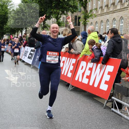 14.06.2026 - REWE Women's Run Strokosch-Dieckow http://msf.ph/oto/9776994 14.06.2026 10:01:00 Ziel 10101, 10162, 10188, 10198, 10454, 10637, 10805, 10905, 11205, 11278, 11324, 11422, 11483, 11493 meine-sportfotos.de