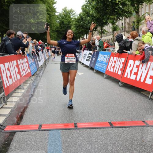 14.06.2026 - REWE Women's Run Strokosch-Dieckow http://msf.ph/oto/9777012 14.06.2026 09:56:51 Ziel 10156, 10399, 10438, 10465, 10547, 10781, 10782, 11007, 11283, 11415, 11516 meine-sportfotos.de