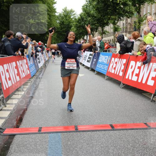 14.06.2026 - REWE Women's Run Strokosch-Dieckow http://msf.ph/oto/9777044 14.06.2026 09:56:51 Ziel 10156, 10399, 10438, 10465, 10547, 10781, 10782, 11007, 11283, 11415, 11516 meine-sportfotos.de