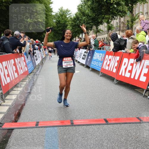 14.06.2026 - REWE Women's Run Strokosch-Dieckow http://msf.ph/oto/9777072 14.06.2026 09:56:51 Ziel 10156, 10399, 10438, 10465, 10547, 10781, 10782, 11007, 11283, 11415, 11516 meine-sportfotos.de