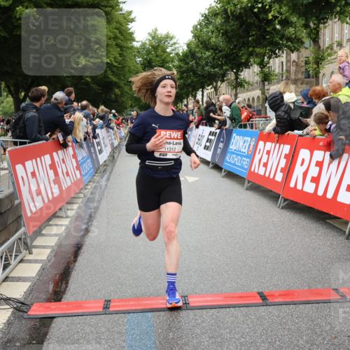 14.06.2026 - REWE Women's Run Strokosch-Dieckow http://msf.ph/oto/9777356 14.06.2026 09:56:57 Ziel 10438, 10781, 10782, 11283, 11312 meine-sportfotos.de