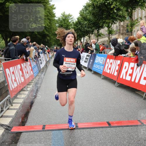 14.06.2026 - REWE Women's Run Strokosch-Dieckow http://msf.ph/oto/9777377 14.06.2026 09:56:57 Ziel 10438, 10781, 10782, 11283, 11312 meine-sportfotos.de