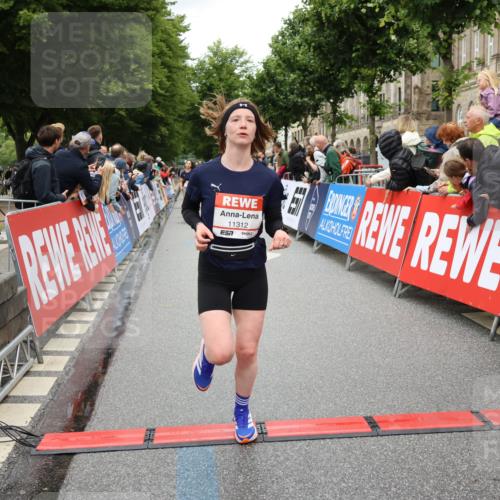 14.06.2026 - REWE Women's Run Strokosch-Dieckow http://msf.ph/oto/9777393 14.06.2026 09:56:58 Ziel 10438, 11214, 11283, 11312 meine-sportfotos.de