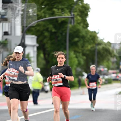 14.06.2026 - REWE Women's Run Dr. Thomas Lammeyer http://msf.ph/oto/9777500 14.06.2026 10:41:02 Laufen 5715, 657, 559, 57, 5916 meine-sportfotos.de