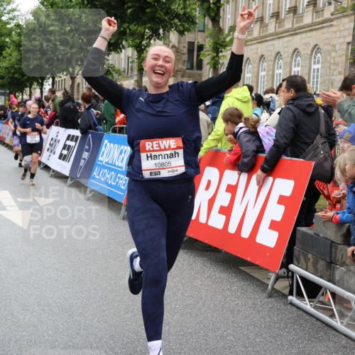 14.06.2026 - REWE Women's Run Strokosch-Dieckow http://msf.ph/oto/9777908 14.06.2026 10:01:00 Ziel 10101, 10162, 10188, 10198, 10454, 10637, 10805, 10905, 11205, 11278, 11324, 11422, 11483, 11493 meine-sportfotos.de