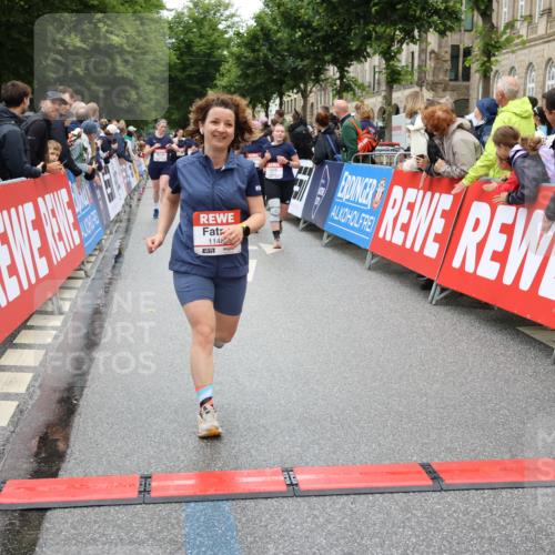 14.06.2026 - REWE Women's Run Strokosch-Dieckow http://msf.ph/oto/9777969 14.06.2026 10:01:01 Ziel 10162, 10188, 10198, 10454, 10613, 10637, 10805, 10905, 11205, 11324, 11422, 11483, 11493 meine-sportfotos.de