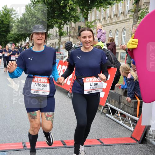 14.06.2026 - REWE Women's Run Strokosch-Dieckow http://msf.ph/oto/9778029 14.06.2026 09:57:10 Ziel 10131, 10167, 10253, 10287, 10463, 10479, 10740, 10773, 10844, 11055, 11132, 11214, 11302, 11344, 11436, 11509, 11535 meine-sportfotos.de