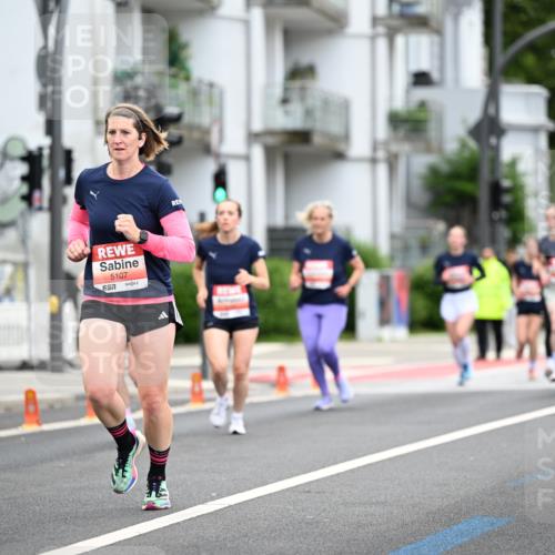 14.06.2026 - REWE Women's Run Dr. Thomas Lammeyer http://msf.ph/oto/9778054 14.06.2026 10:42:29 Laufen 5872, 577, 5107, 657 meine-sportfotos.de