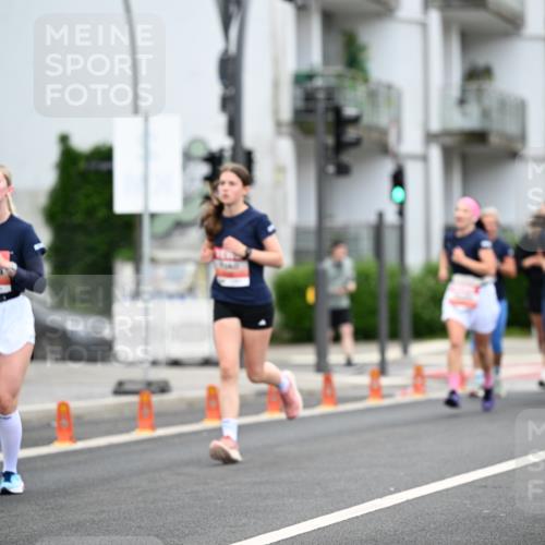 14.06.2026 - REWE Women's Run Dr. Thomas Lammeyer http://msf.ph/oto/9778111 14.06.2026 10:42:35 Laufen 5209, 7, 5144 meine-sportfotos.de