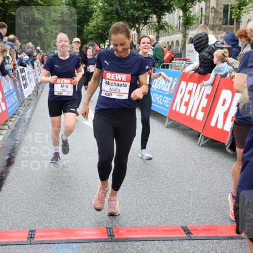 14.06.2026 - REWE Women's Run Strokosch-Dieckow http://msf.ph/oto/9778156 14.06.2026 09:57:15 Ziel 10131, 10167, 10287, 10385, 10463, 10543, 10611, 10740, 10835, 10844, 10926, 11016, 11055, 11344 meine-sportfotos.de