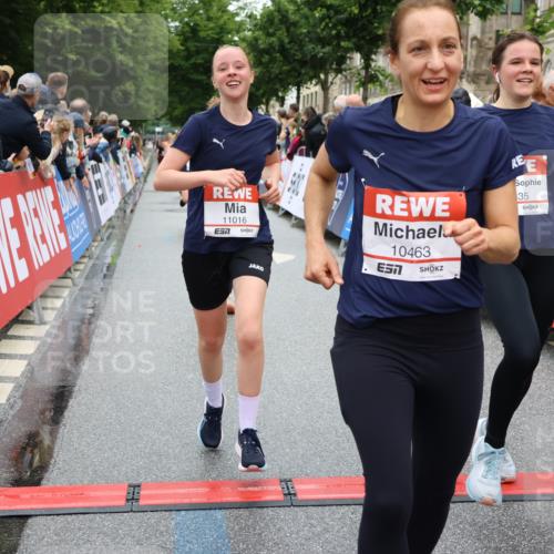 14.06.2026 - REWE Women's Run Strokosch-Dieckow http://msf.ph/oto/9778242 14.06.2026 09:57:15 Ziel 10131, 10167, 10287, 10385, 10463, 10543, 10611, 10740, 10835, 10844, 10926, 11016, 11055, 11344 meine-sportfotos.de