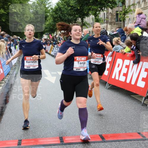 14.06.2026 - REWE Women's Run Strokosch-Dieckow http://msf.ph/oto/9778295 14.06.2026 09:57:18 Ziel 10131, 10287, 10385, 10463, 10543, 10611, 10740, 10835, 10926, 10976, 11016, 11183, 11344 meine-sportfotos.de