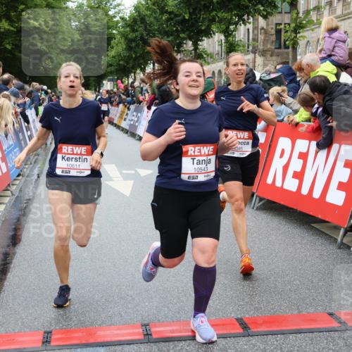 14.06.2026 - REWE Women's Run Strokosch-Dieckow http://msf.ph/oto/9778316 14.06.2026 09:57:19 Ziel 10131, 10287, 10385, 10463, 10543, 10611, 10835, 10926, 10976, 11016, 11183 meine-sportfotos.de