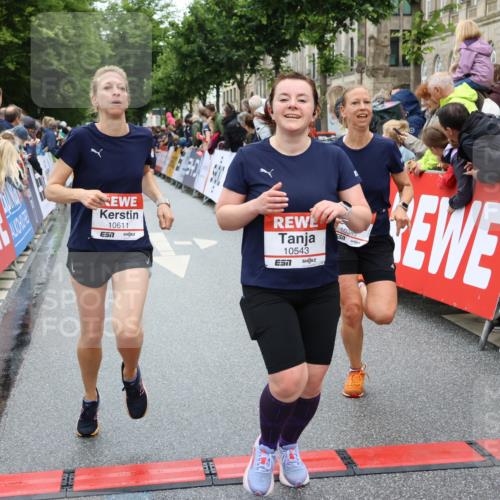 14.06.2026 - REWE Women's Run Strokosch-Dieckow http://msf.ph/oto/9778350 14.06.2026 09:57:19 Ziel 10131, 10287, 10385, 10463, 10543, 10611, 10835, 10926, 10976, 11016, 11183 meine-sportfotos.de