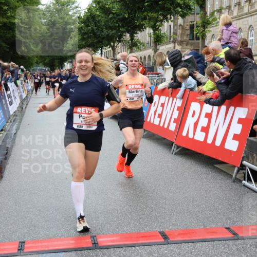 14.06.2026 - REWE Women's Run Strokosch-Dieckow http://msf.ph/oto/9778435 14.06.2026 09:57:21 Ziel 10131, 10287, 10385, 10463, 10543, 10611, 10835, 10926, 10976, 11016, 11183, 11304 meine-sportfotos.de