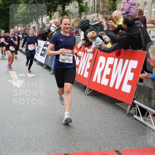 14.06.2026 - REWE Women's Run Strokosch-Dieckow http://msf.ph/oto/9778608 14.06.2026 09:57:25 Ziel 10075, 10385, 10543, 10611, 10802, 10901, 10976, 11183, 11262, 11304 meine-sportfotos.de