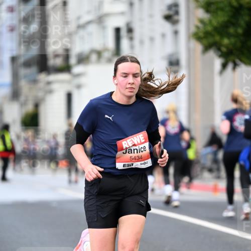 14.06.2026 - REWE Women's Run Dr. Thomas Lammeyer http://msf.ph/oto/9778622 14.06.2026 10:45:34 Laufen 5434, 57 meine-sportfotos.de