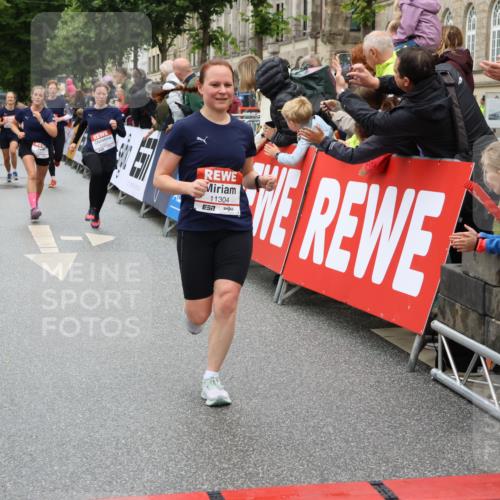 14.06.2026 - REWE Women's Run Strokosch-Dieckow http://msf.ph/oto/9778625 14.06.2026 09:57:25 Ziel 10075, 10385, 10543, 10611, 10802, 10901, 10976, 11183, 11262, 11304 meine-sportfotos.de
