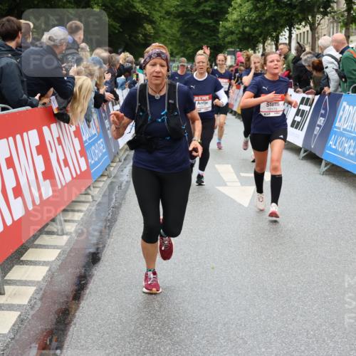 14.06.2026 - REWE Women's Run Strokosch-Dieckow http://msf.ph/oto/9778947 14.06.2026 09:57:35 Ziel 10075, 10173, 10226, 10310, 10377, 10802, 10901, 11262, 11276, 11423 meine-sportfotos.de