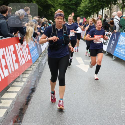14.06.2026 - REWE Women's Run Strokosch-Dieckow http://msf.ph/oto/9778992 14.06.2026 09:57:35 Ziel 10075, 10173, 10226, 10310, 10377, 10802, 10901, 11262, 11276, 11423 meine-sportfotos.de