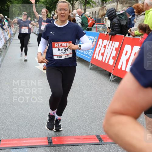 14.06.2026 - REWE Women's Run Strokosch-Dieckow http://msf.ph/oto/9779074 14.06.2026 09:57:37 Ziel 10173, 10226, 10310, 10377, 10378, 10802, 11131, 11262, 11276, 11423 meine-sportfotos.de