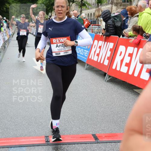 14.06.2026 - REWE Women's Run Strokosch-Dieckow http://msf.ph/oto/9779089 14.06.2026 09:57:37 Ziel 10173, 10226, 10310, 10377, 10378, 10802, 11131, 11262, 11276, 11423 meine-sportfotos.de