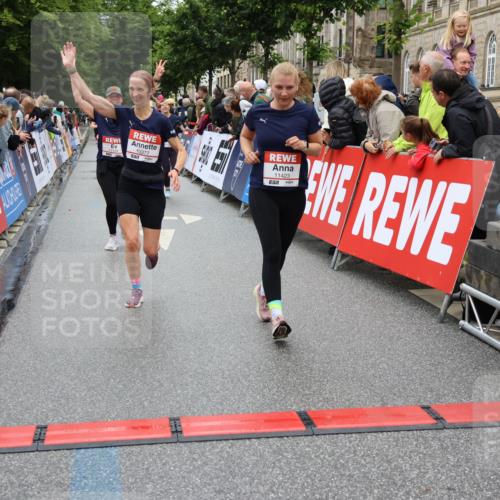 14.06.2026 - REWE Women's Run Strokosch-Dieckow http://msf.ph/oto/9779160 14.06.2026 09:57:38 Ziel 10173, 10226, 10310, 10377, 10378, 10815, 11131, 11276, 11423 meine-sportfotos.de