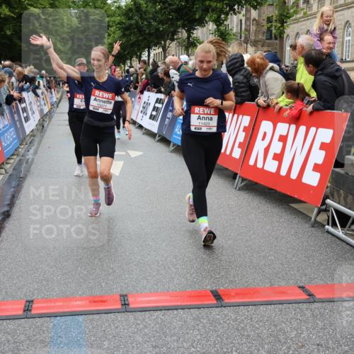 14.06.2026 - REWE Women's Run Strokosch-Dieckow http://msf.ph/oto/9779176 14.06.2026 09:57:38 Ziel 10173, 10226, 10310, 10377, 10378, 10815, 11131, 11276, 11423 meine-sportfotos.de