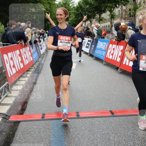 14.06.2026 - REWE Women's Run Strokosch-Dieckow http://msf.ph/oto/9779218 14.06.2026 09:57:39 Ziel 10173, 10310, 10377, 10378, 10815, 11131, 11276, 11423 meine-sportfotos.de