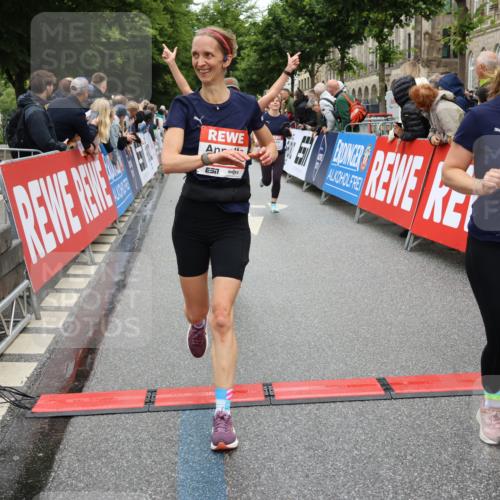 14.06.2026 - REWE Women's Run Strokosch-Dieckow http://msf.ph/oto/9779235 14.06.2026 09:57:39 Ziel 10173, 10310, 10377, 10378, 10815, 11131, 11276, 11423 meine-sportfotos.de