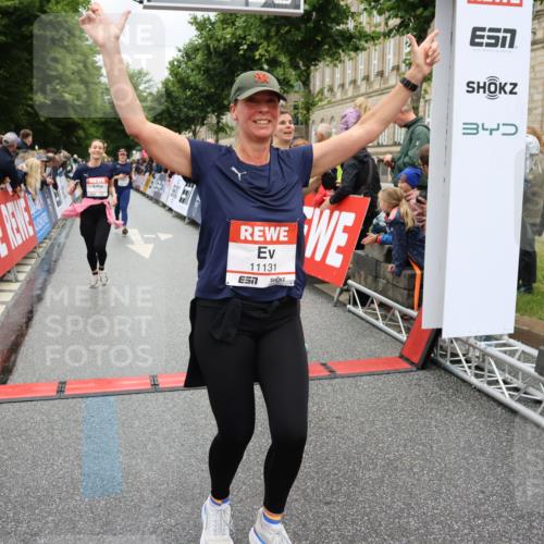 14.06.2026 - REWE Women's Run Strokosch-Dieckow http://msf.ph/oto/9779275 14.06.2026 09:57:41 Ziel 10173, 10310, 10377, 10378, 10815, 11131, 11210, 11276, 11423 meine-sportfotos.de