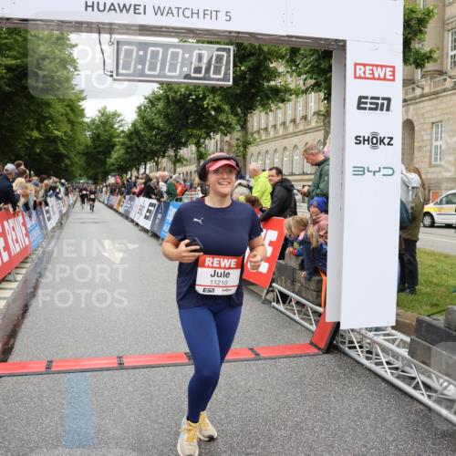 14.06.2026 - REWE Women's Run Strokosch-Dieckow http://msf.ph/oto/9779365 14.06.2026 09:57:45 Ziel 10310, 10377, 10378, 10815, 11131, 11210, 11423 meine-sportfotos.de
