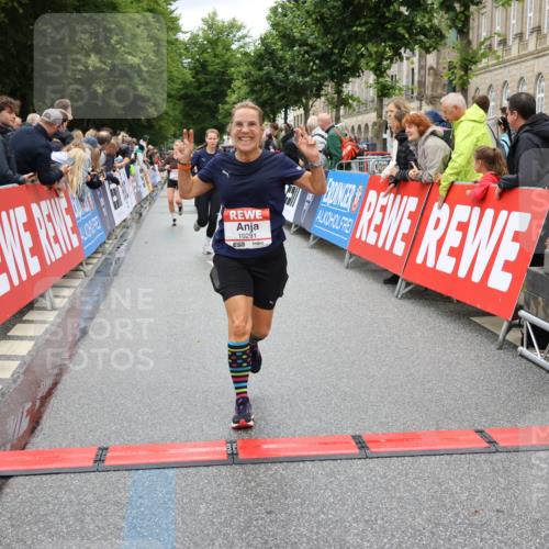 14.06.2026 - REWE Women's Run Strokosch-Dieckow http://msf.ph/oto/9779436 14.06.2026 09:57:53 Ziel 10193, 10291, 11417 meine-sportfotos.de