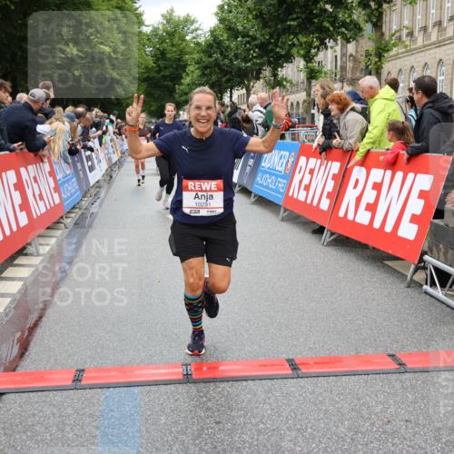 14.06.2026 - REWE Women's Run Strokosch-Dieckow http://msf.ph/oto/9779444 14.06.2026 09:57:53 Ziel 10193, 10291, 11417 meine-sportfotos.de