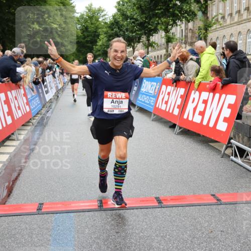 14.06.2026 - REWE Women's Run Strokosch-Dieckow http://msf.ph/oto/9779463 14.06.2026 09:57:53 Ziel 10193, 10291, 11417 meine-sportfotos.de